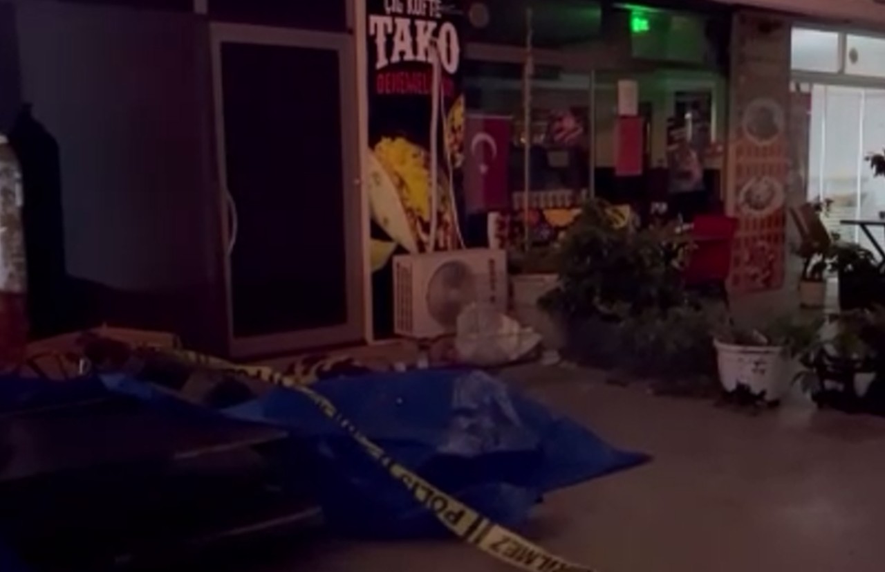 Avcılar'da korkunç saldırı: 2 kişi tatlıcı dükkanına kurşun yağdırdı