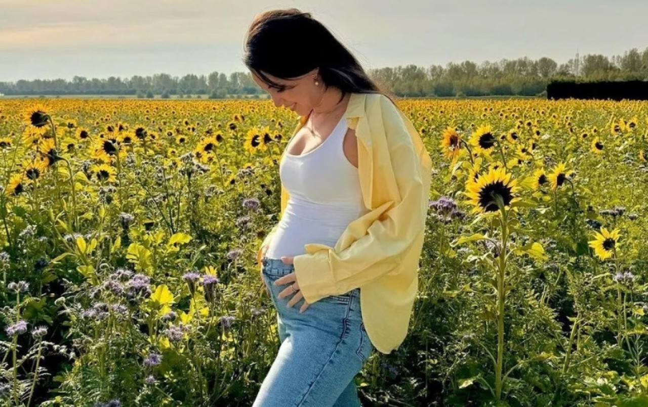 Karsu yeni evlenmişti,  bebek müjdesi verdi