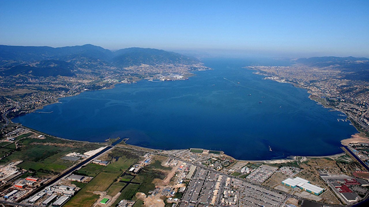 İzmit Körfezi'ne ilk uzun menzilli hava savunma radarı yerleştirildi