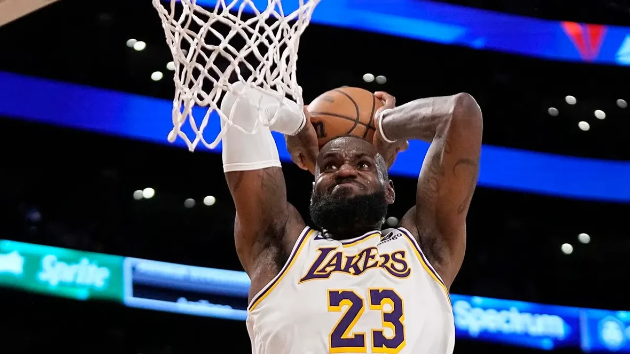 LeBron James'in basketbolu bırakacağı tarihi açıkladı