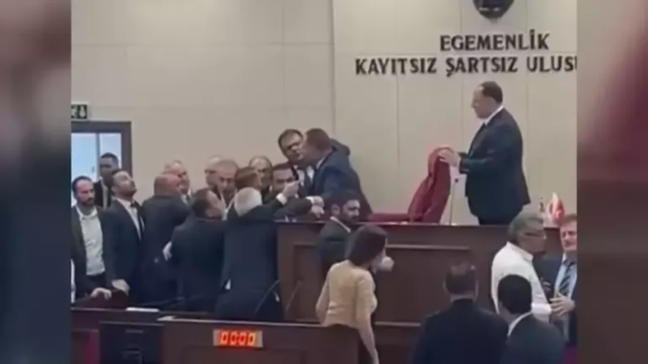 KKTC Meclisi’nde başkanlık krizi: Muhalefetten meclis başkanı’na sulu protesto!