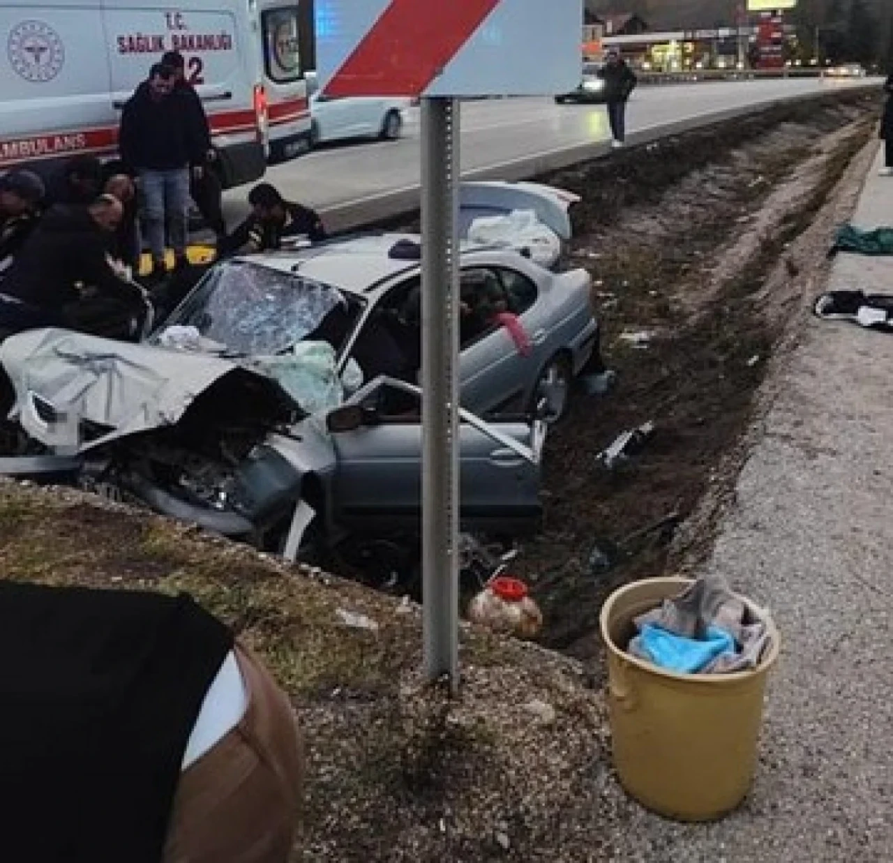 Kanala düşen otomobil duvara çarptı: Tufan Palabıyık öldü 3 yaralı!