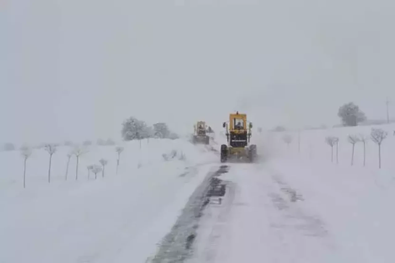 Yoğun kar yağışı sebebiyle eğitime ara verdirildi: İşte tatil edilen iller!