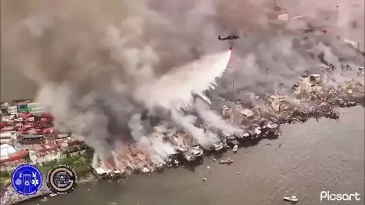 Filipinler de  korkutan yangın: Bin ev kül oldu!