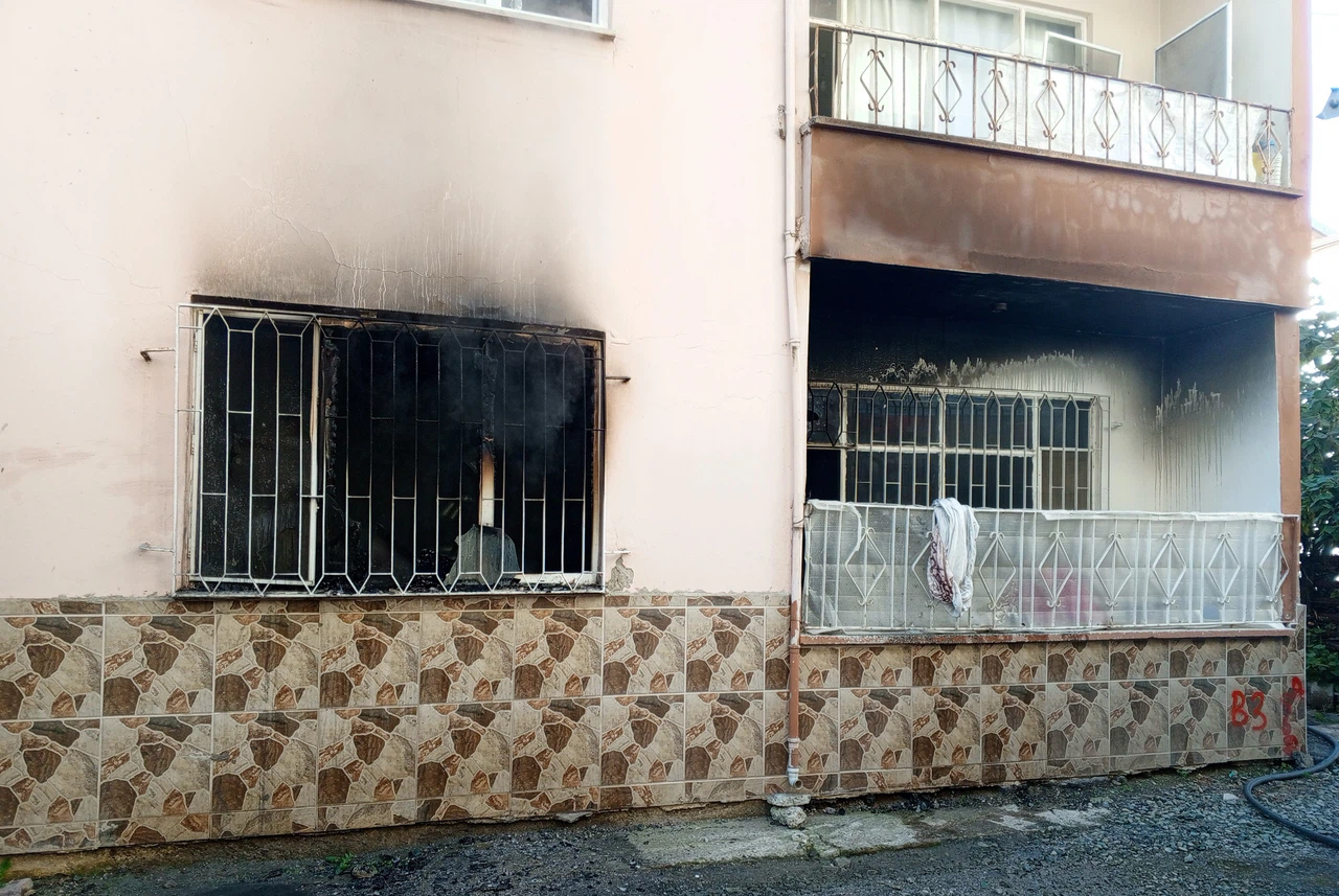 3 katlı binanın giriş katı kullanılamaz hale geldi