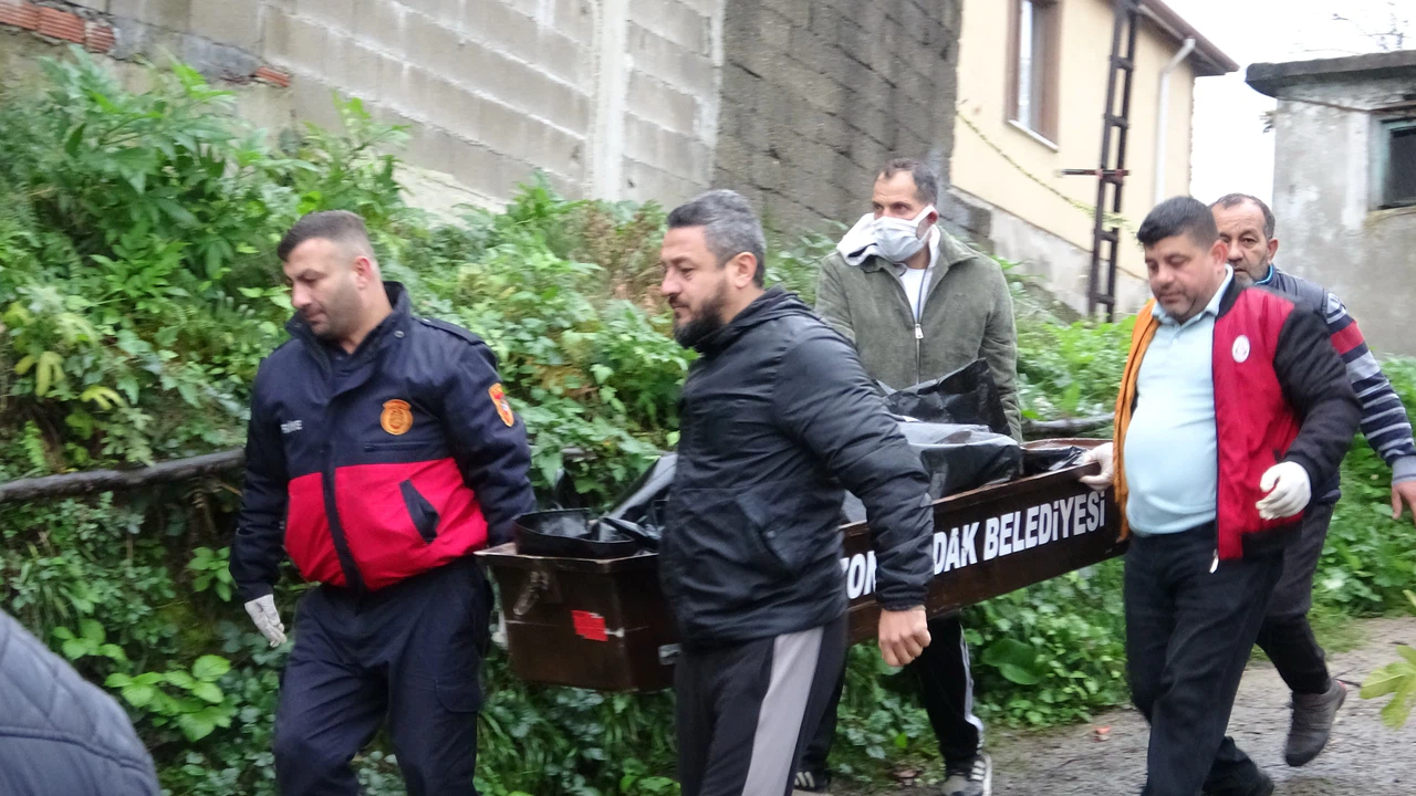 Yaşlı adam yalnız yaşadığı evde yanarak öldü