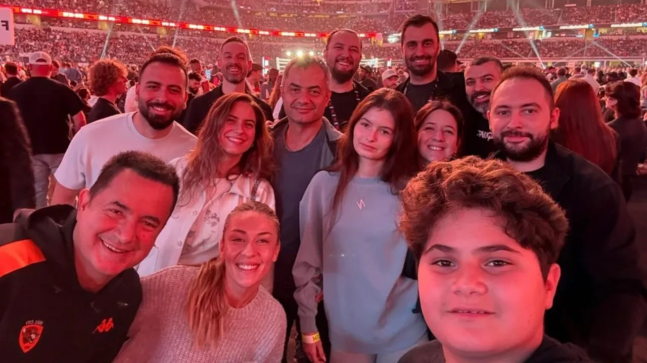 Acun Ilıcalı,  Mike Tyson - Jake Paul maçına gitti: Kıyafeti tepki çekti!