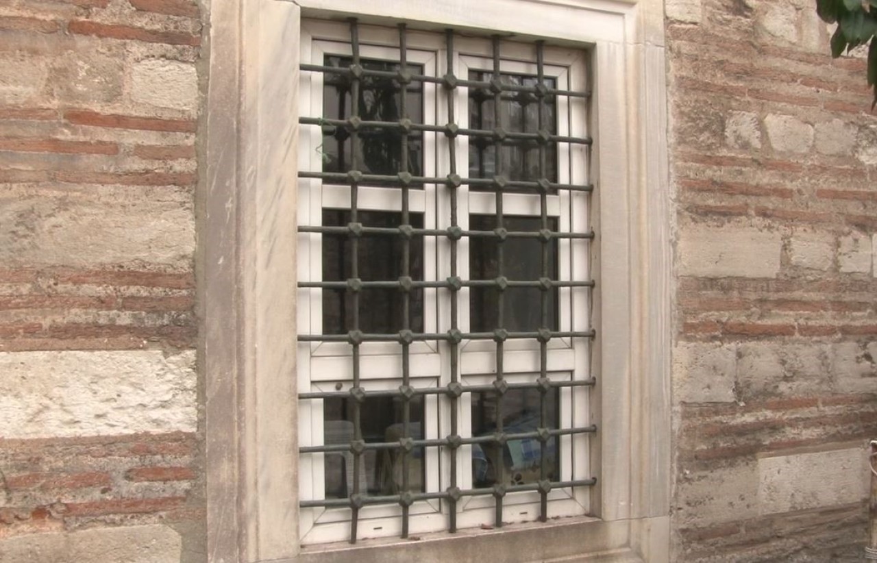 439 Yıllık Mehmed Ağa Camii’ne PVC Pencereler: Tarihi Doku Tahrip Edildi!