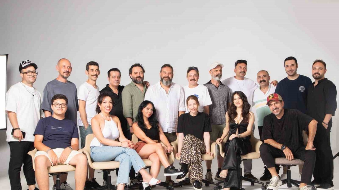 "C Takımı 2"nin Afişi Yayınlandı: Bol Kahkaha ve Aksiyon Yolda!