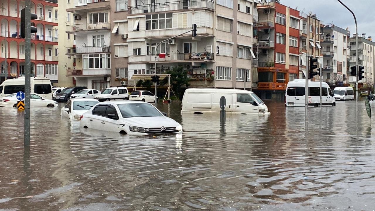 Antalya’da sel felaketi: 403 kişi kurtarıldı,  turistler tahliye edildi