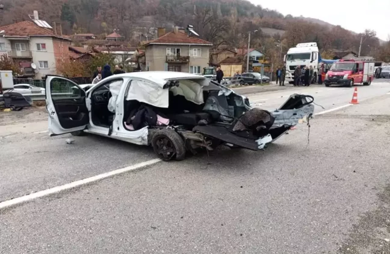 Bilecik’te feci kaza: Anne ve 3 yaşındaki kızı hayatını kaybetti