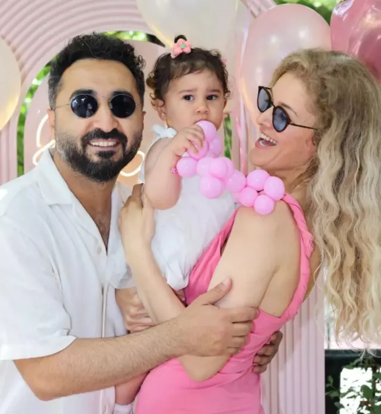 Onur Buldu'nun gözlerden uzak tuttuğu eşi,  güzelliğiyle sosyal medyayı salladı