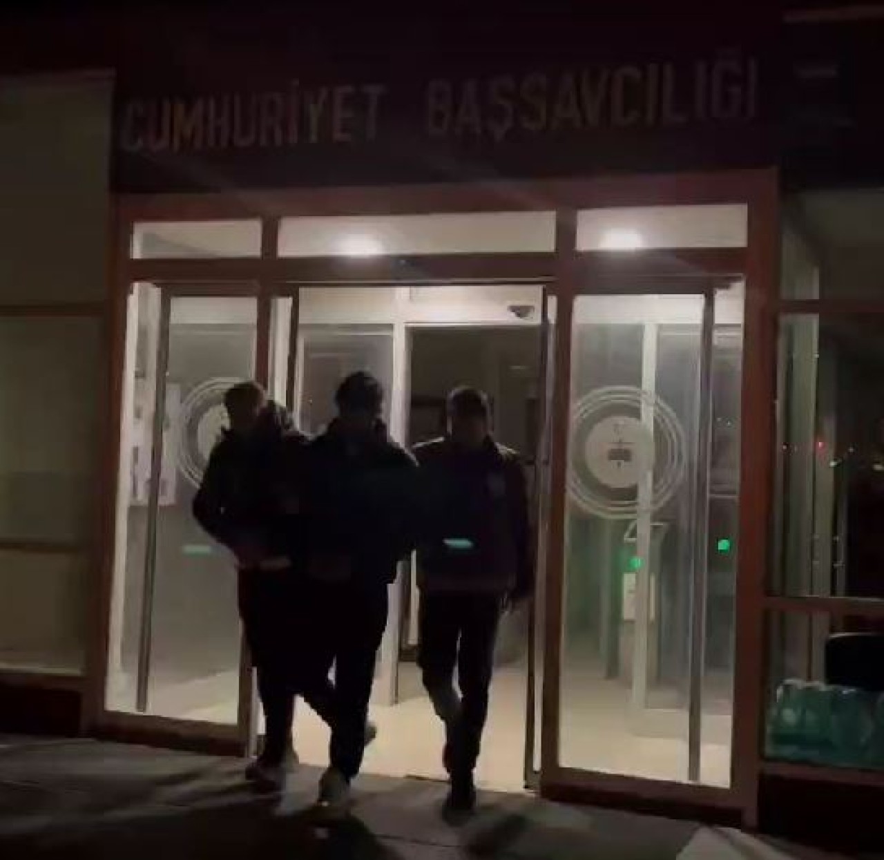 Kaçırdıkları adamın 1 milyon lirasını çalan 4 kişi tutuklandı