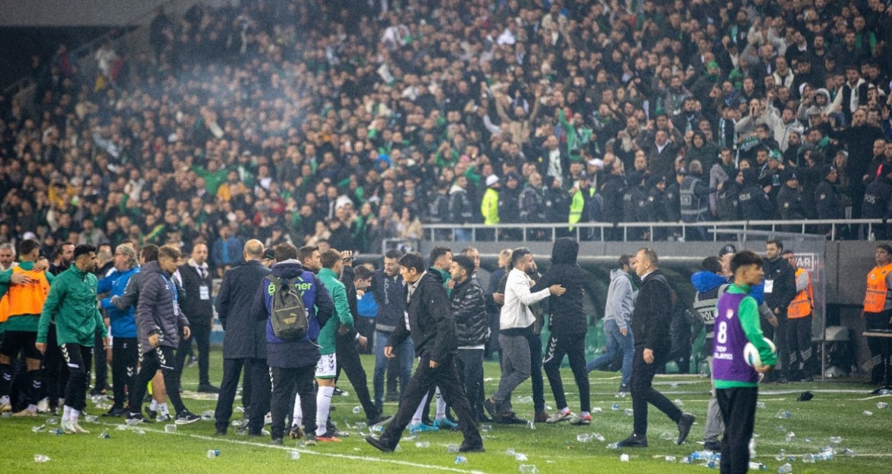 Sakaryaspor-Kocaelispor maçının ardından PFDK'dan ağır cezalar