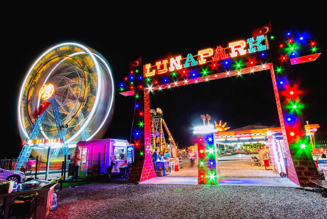 Aldatılan kadın,  erkek arkadaşını 'Lunaparka Gidiyoruz' diyerek bakın nereye götürdü!