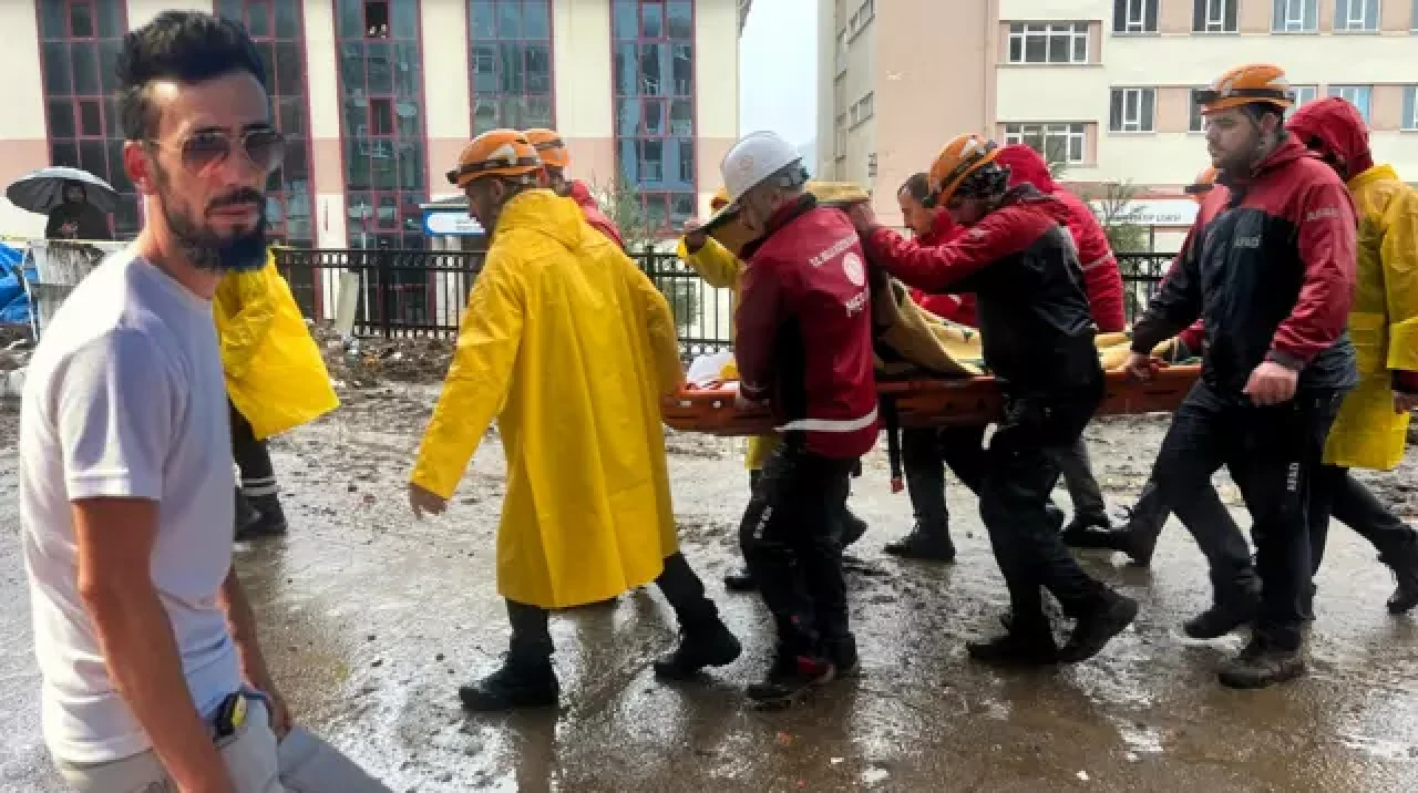 Rize Çayeli'de heyelan! Yakup Bayraktar öldü,  2 yaralı!