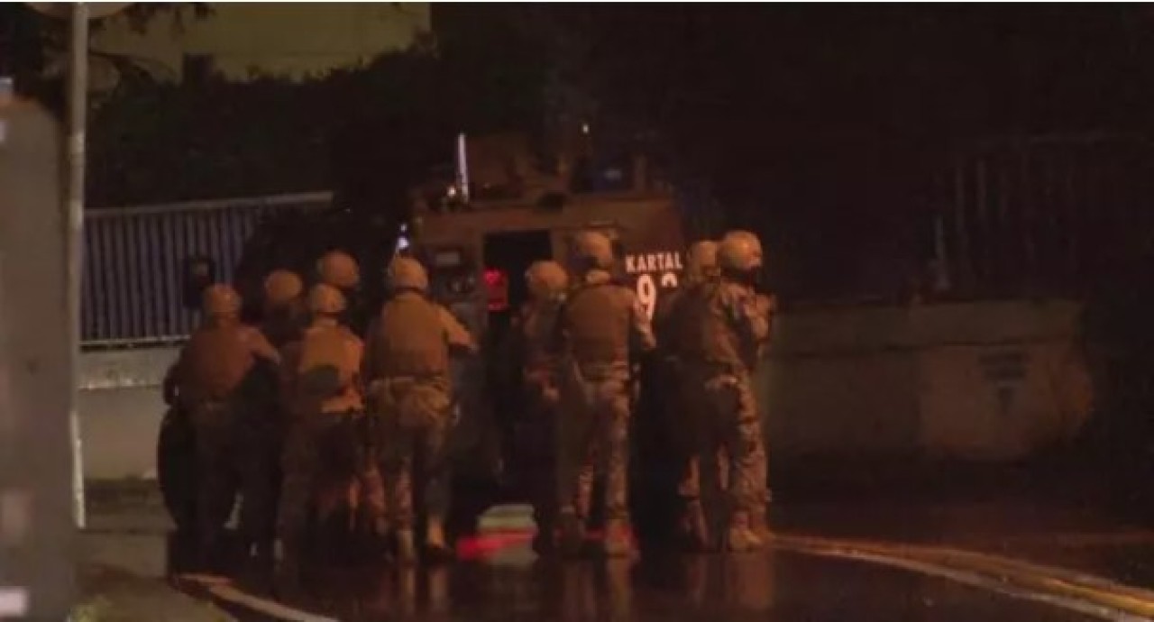 İsrail Konsolosluğu önünde hareketli saatler: Eylemci gözaltına alındı!