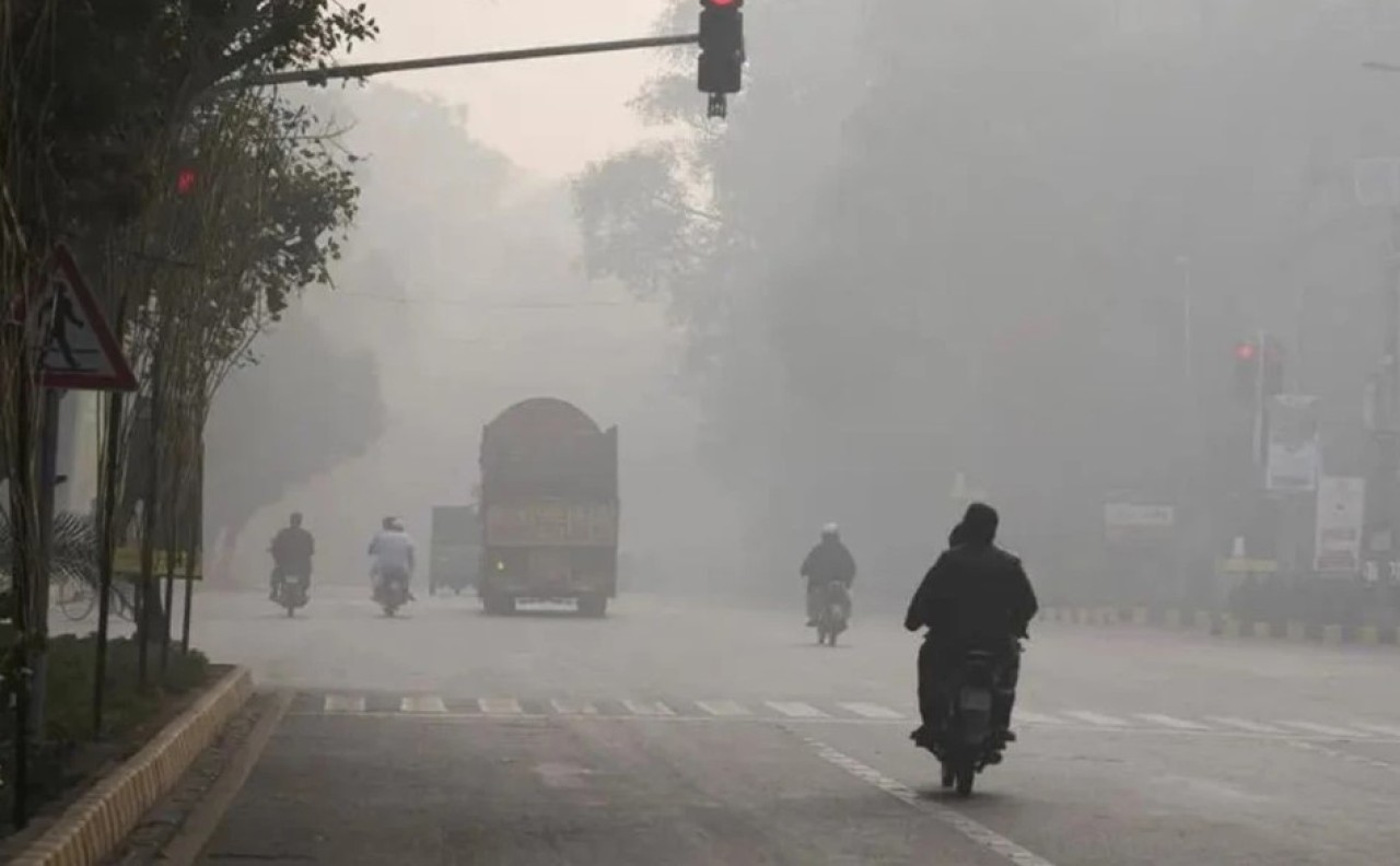 Pakistan’da hava kirliliği nedeniyle eğitime bir hafta ara verildi