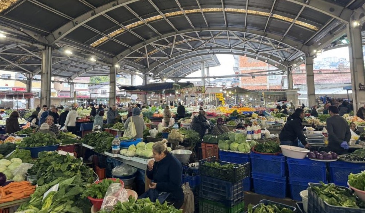 Semt pazarlarında fiyatlar arttı,  vatandaşların ilgisi azaldı