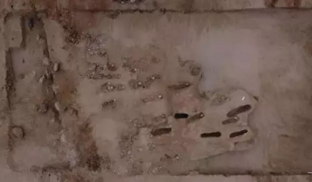 Kalpleri çıkarılarak kurban edilmiş 76 çocuk iskeleti bulundu