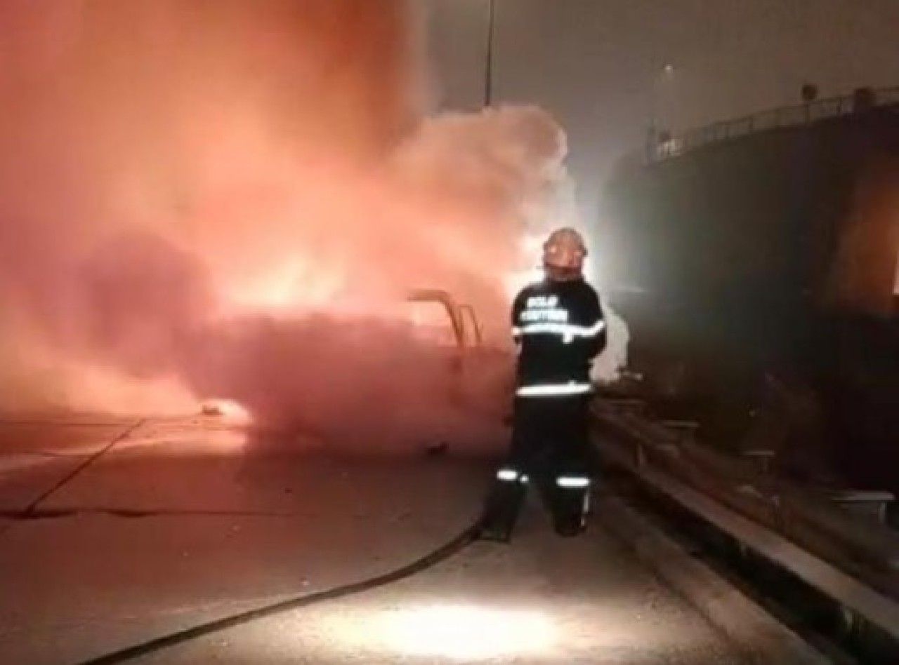 TEM'de yangın çıkan otomobil korkuttu: Alev topuna döndü