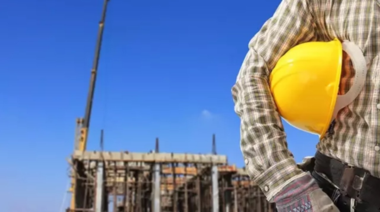 Taraftarlar şaşkın: Eski Premier Lig yıldızı inşaat işçisi oldu