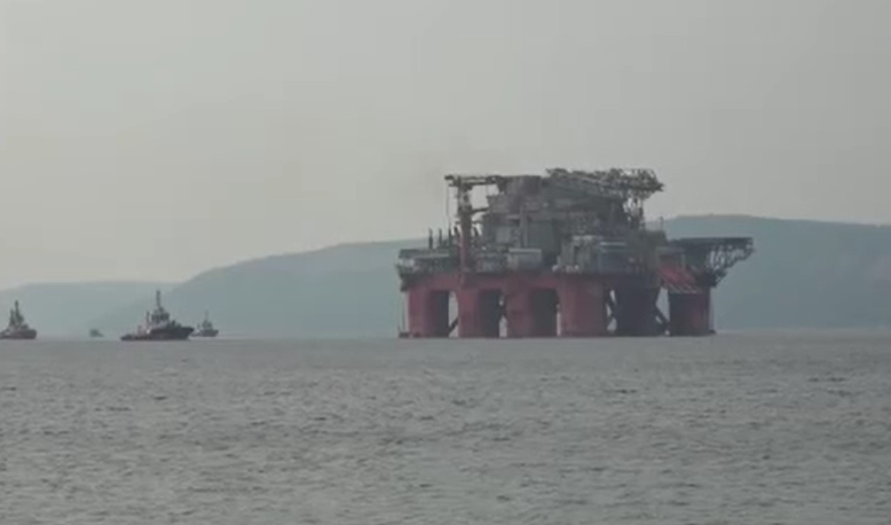 İstanbul Boğazı çift yönlü gemi trafiğine kapatıldı