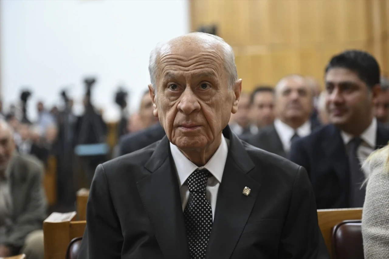 Bahçeli'den çarpıcı mesajlar: Dikkat çeken yüzük ve rozeti!