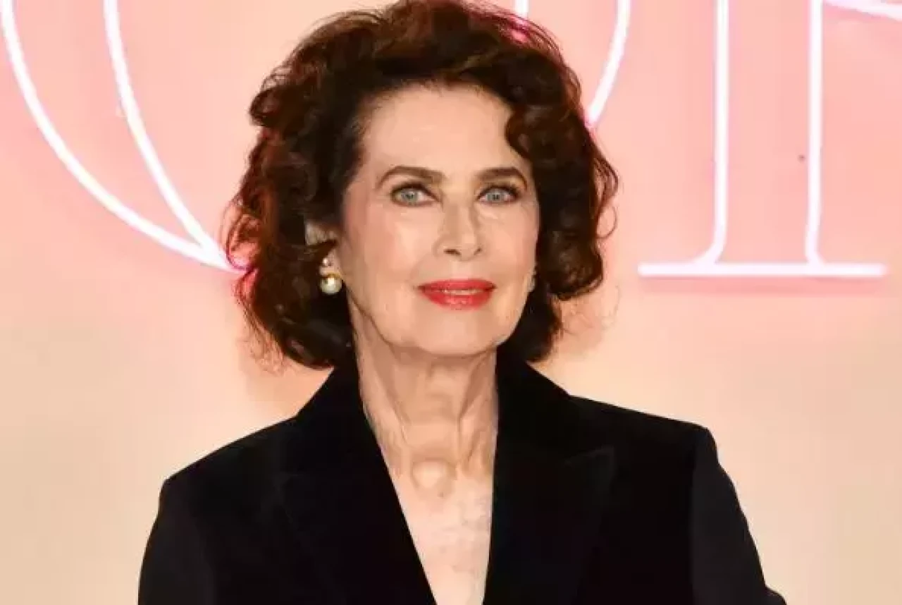 Ünlü model ve oyuncu,  zehirlenme sonucu hayatını kaybetti!