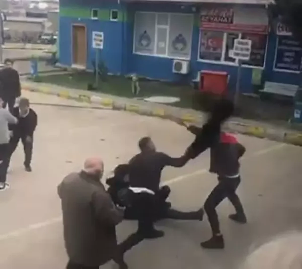 Fazla bagaj tartışması kanlı bitti: 3 yaralı