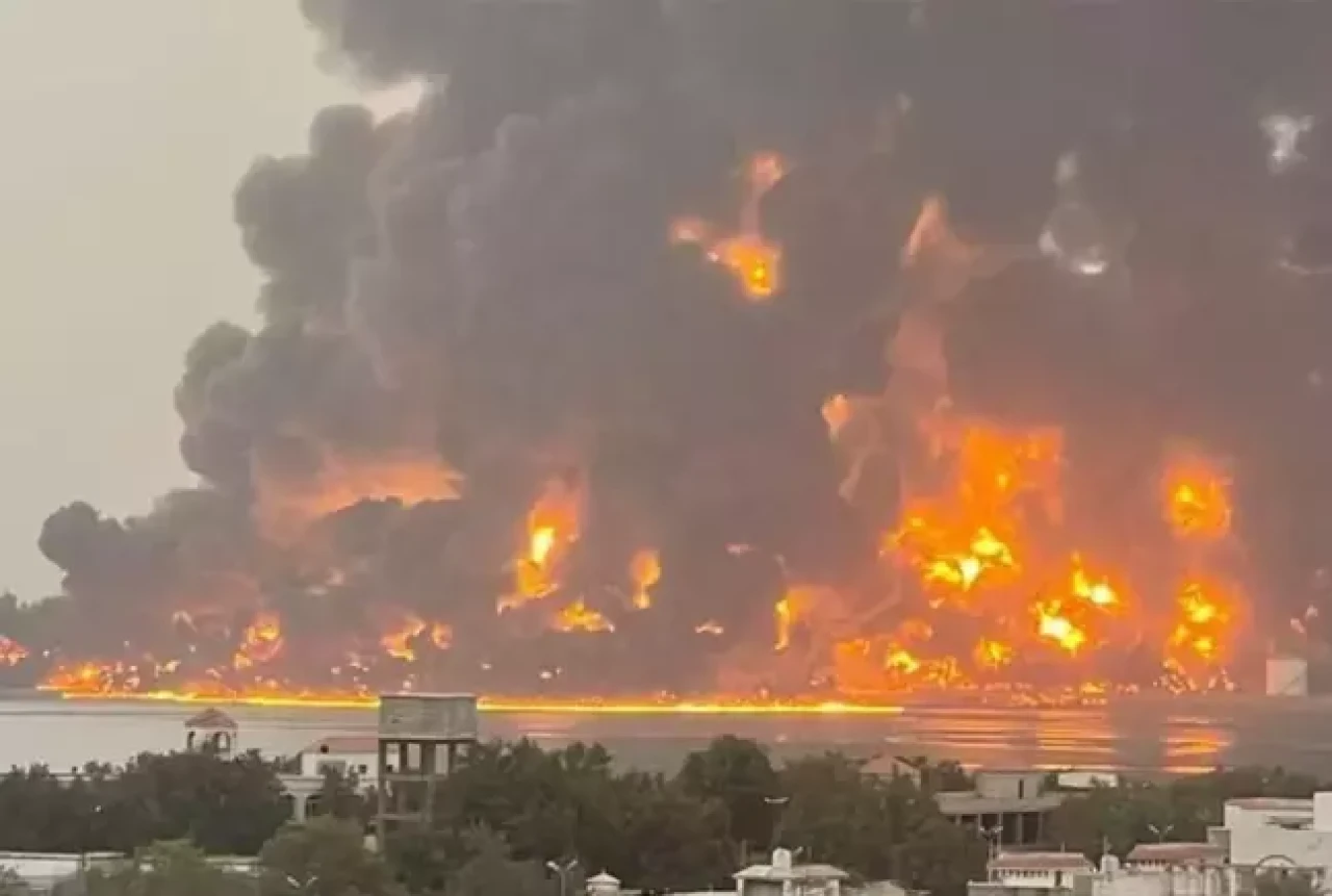 Husiler,  ABD ve İngiltere’yi hava saldırılarıyla suçladı!