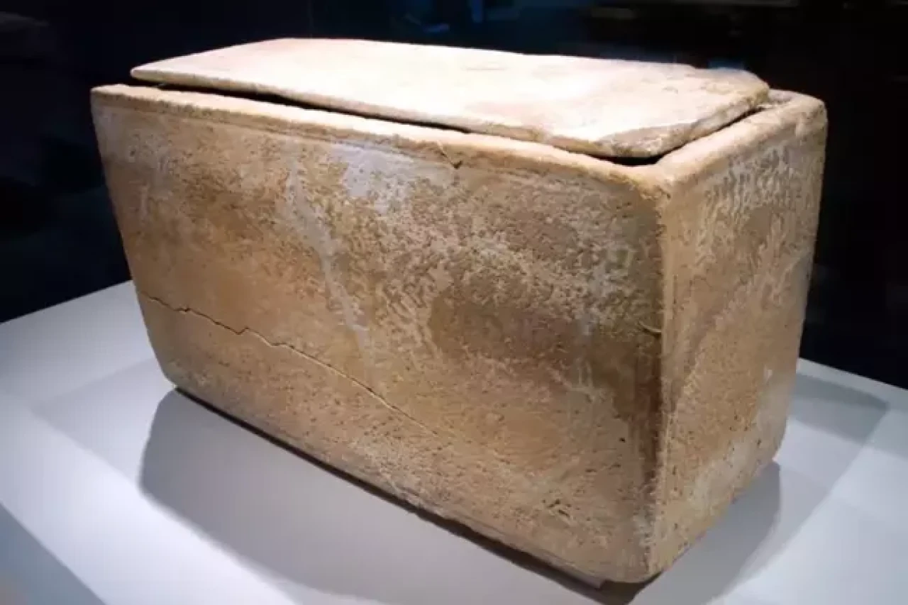 Hz. İsa'nın kardeşi Yakup'a ait kemikler  bulundu!