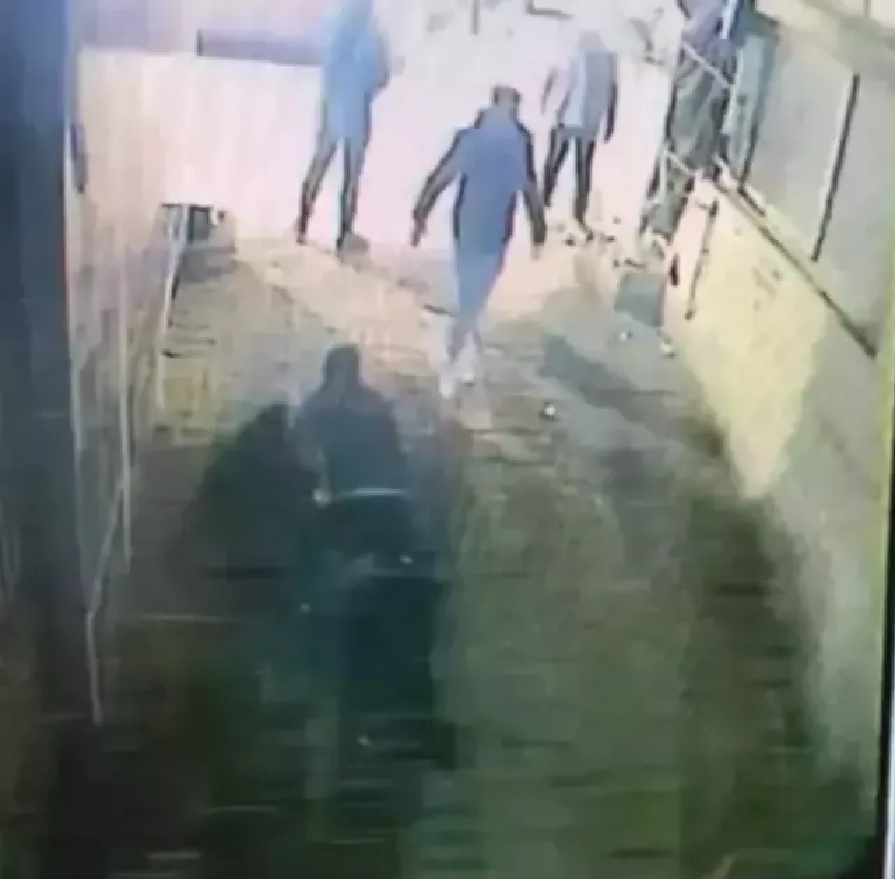 Kağıthane'de polise saldırı!