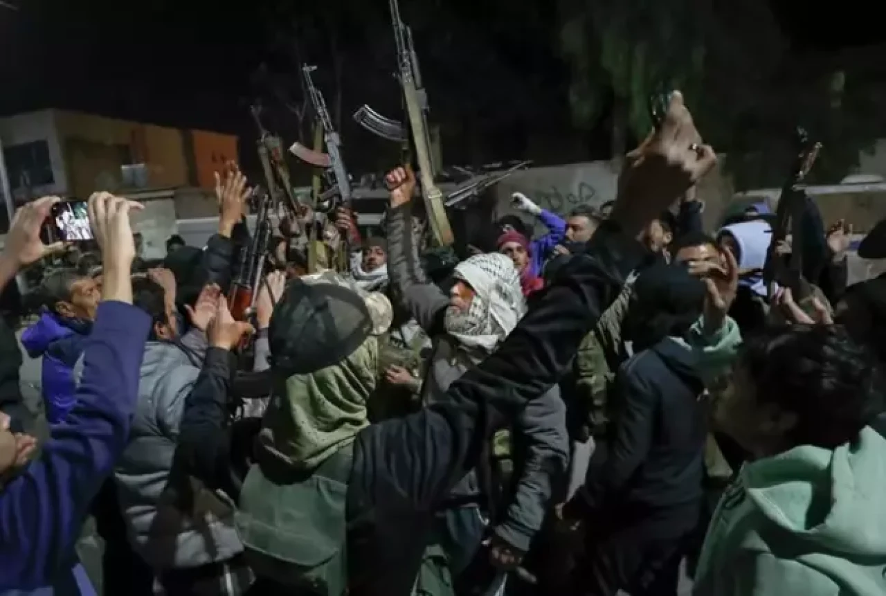 Türkiye'nin yanı başında büyük ayaklanma!