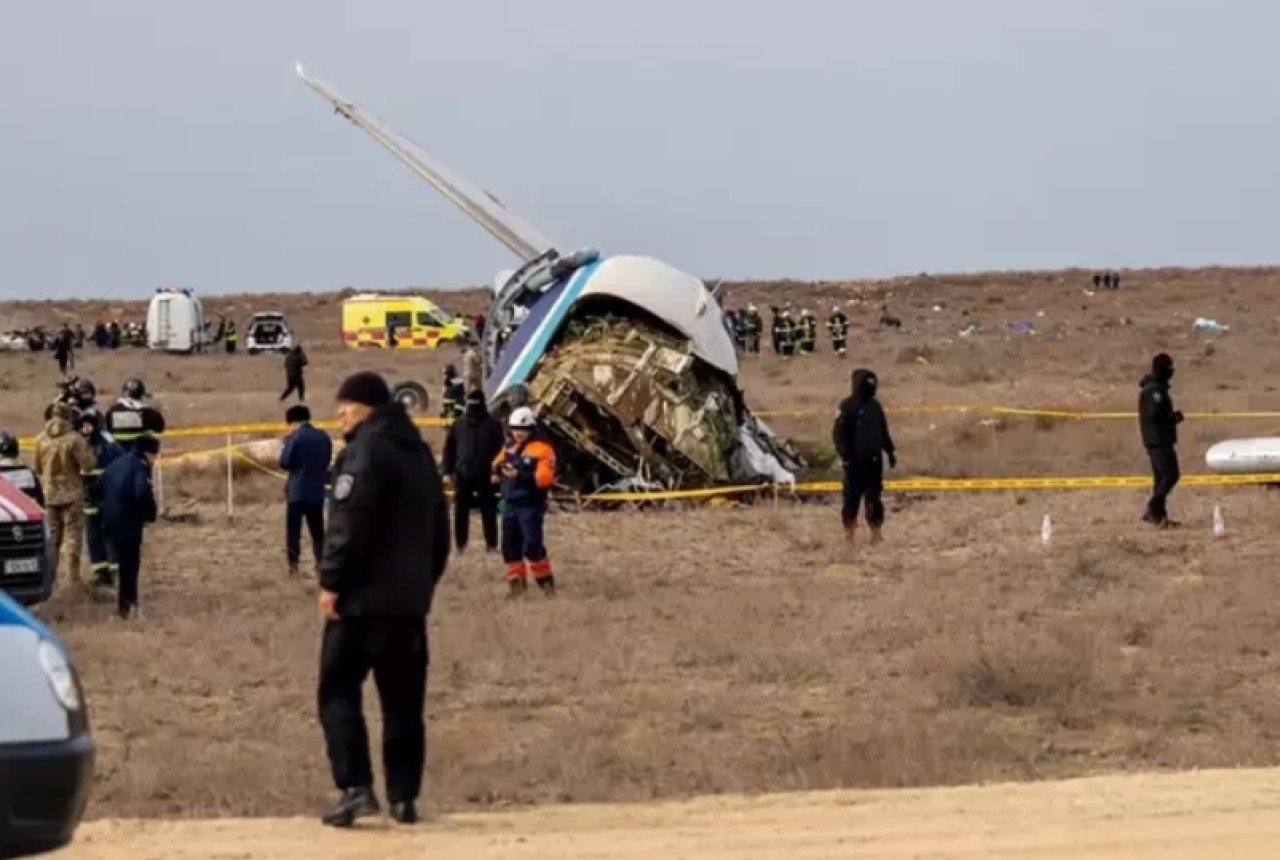 Azerbaycan uçağını kim düşürdü? Rusya'dan ilk yanıt geldi