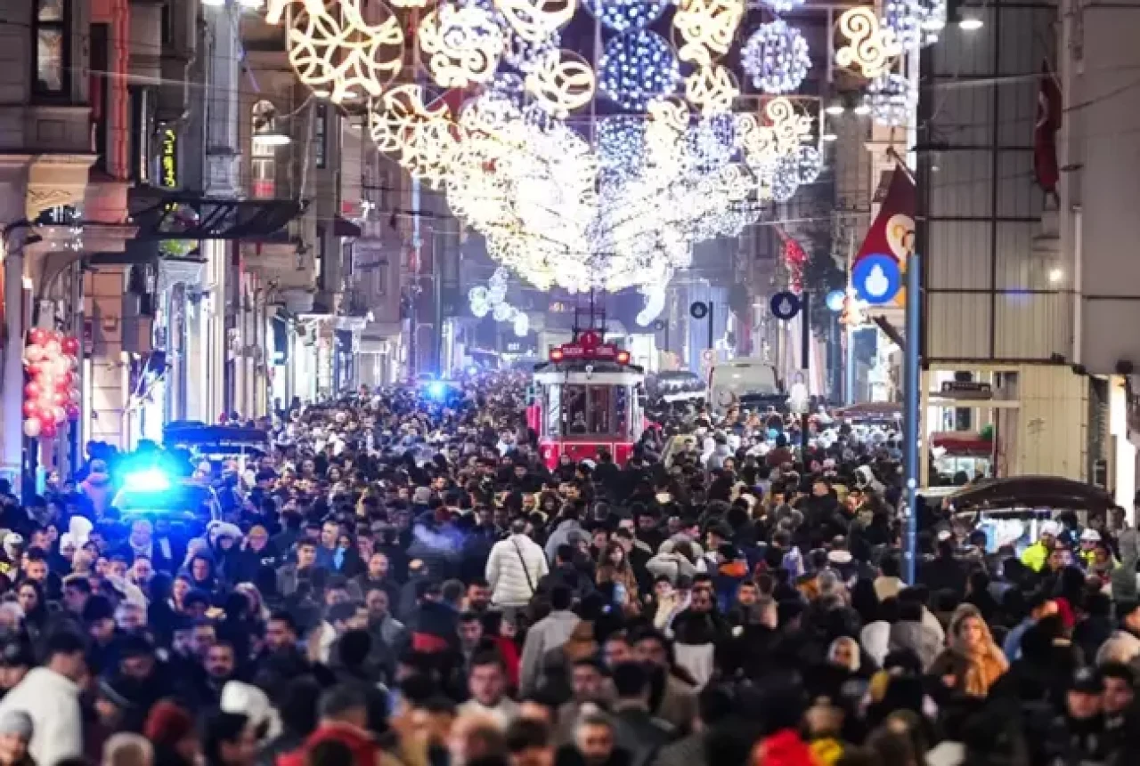 İstiklal Caddesi’nde yılbaşı coşkusu!