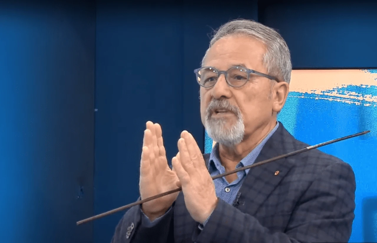 Kayseri'de asılan afiş Naci Görür'ü çileden çıkardı