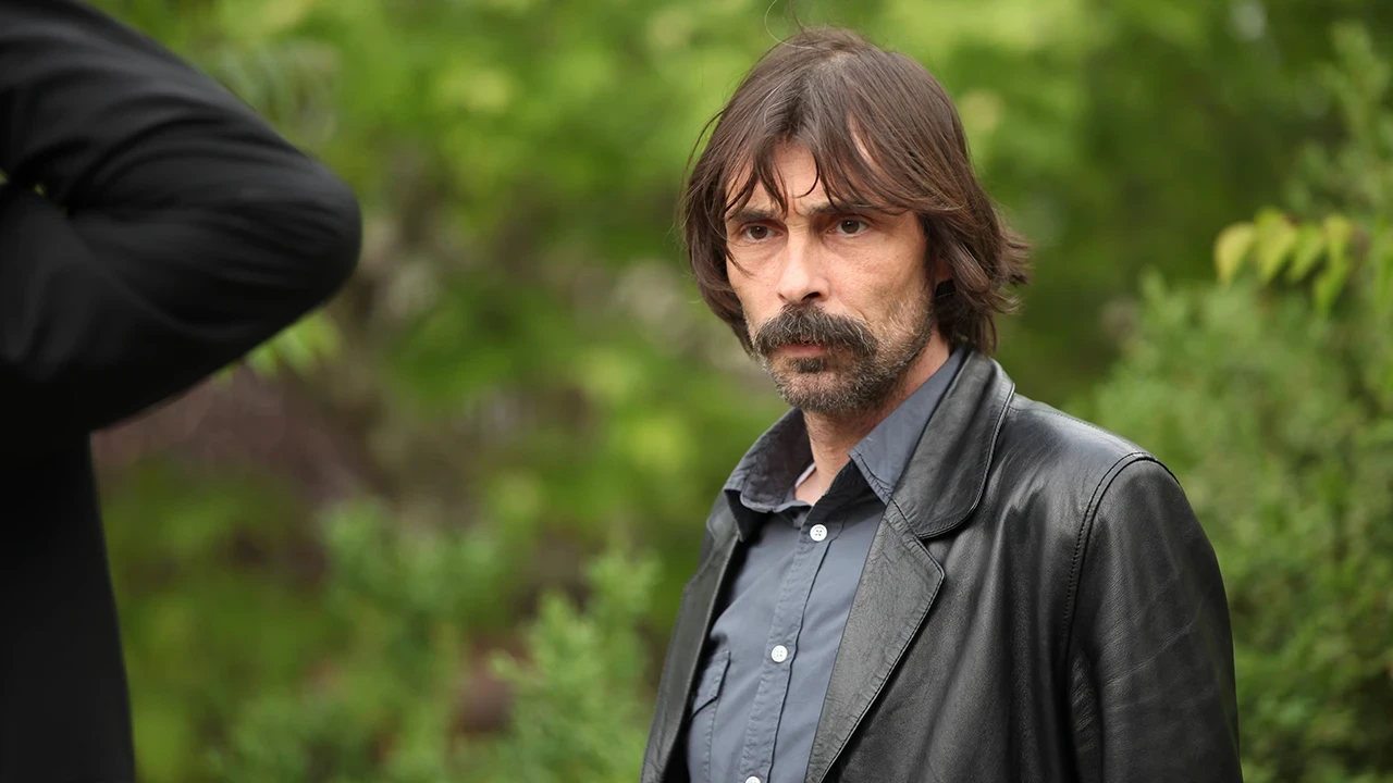 Etimesgut Belediye Başkanı Erdal Beşikçioğlu kıyafet bağış kutularını kaldırttı