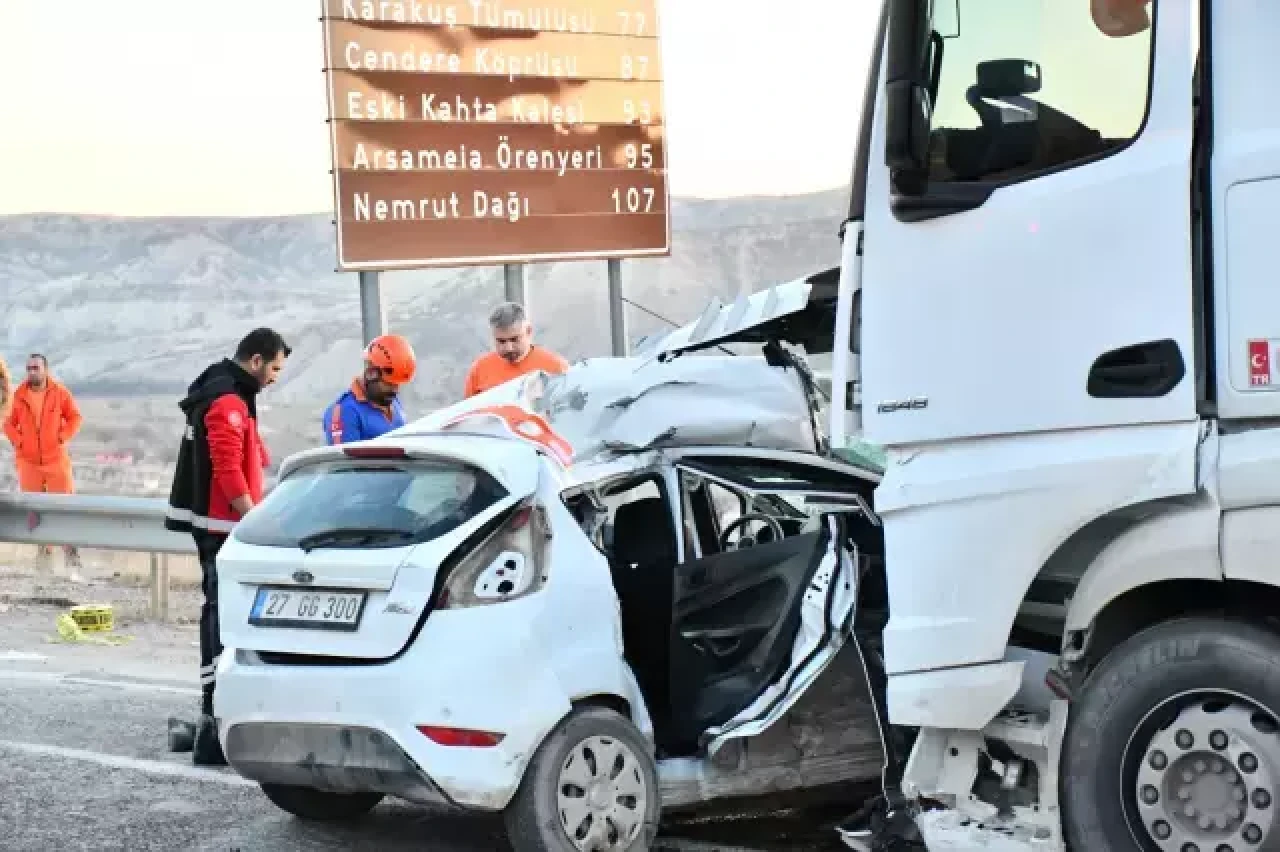 Adıyaman’da feci kaza: 4 kişi hayatını kaybetti,  3 yaralı