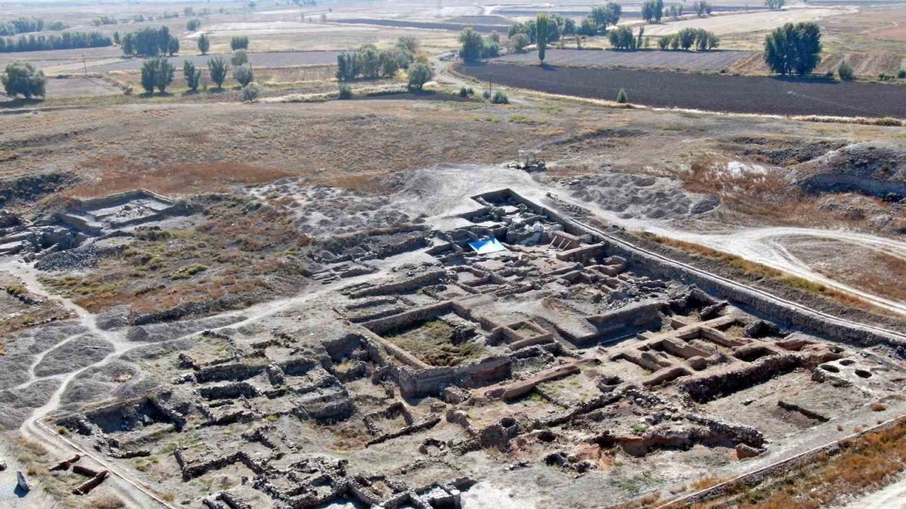 Kültepe Kazıları Anadolu Tarihine Işık Tutmaya Devam Ediyor!