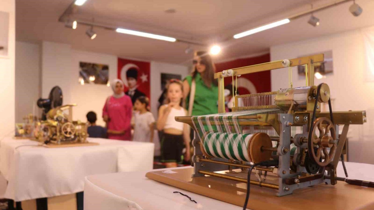 Minyatür Dokuma Tezgahlarıyla Geçmişi Geleceğe Taşıyan Usta!