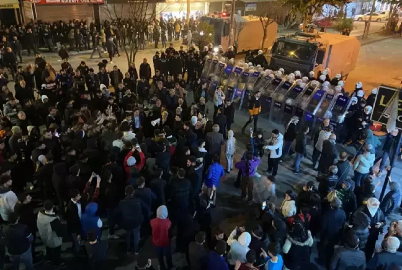 Akdeniz Belediyesi’ne kayyum atanması protestosunda gerginlik: 5 gözaltı!