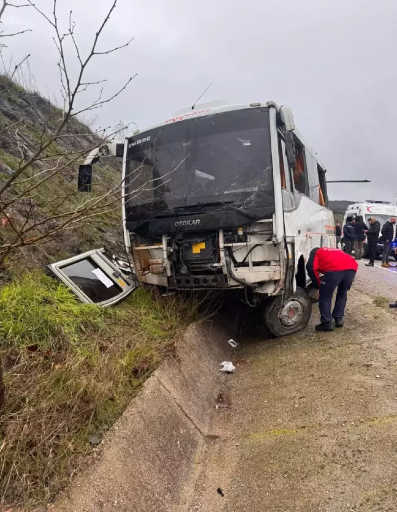Balıkesir'de işçi servisi devrildi!