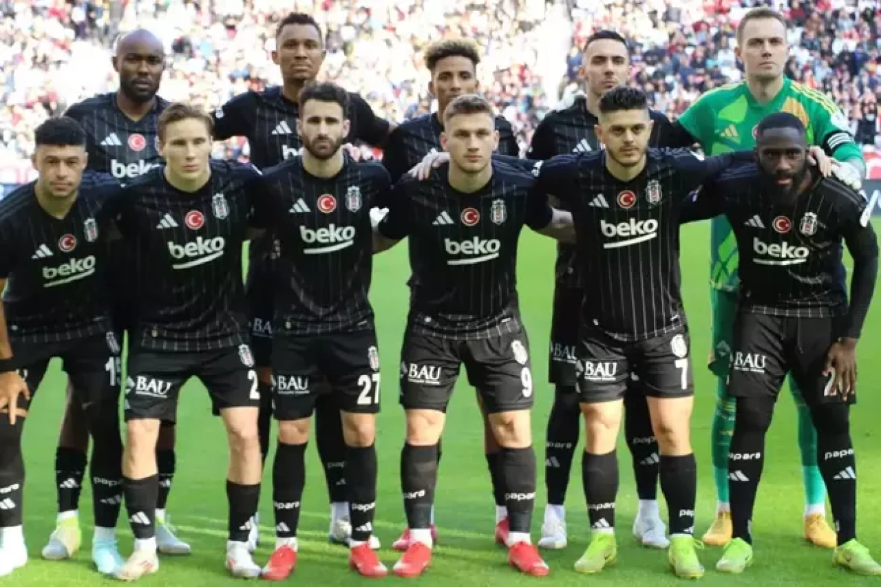 Beşiktaş’a yıldız futbolcusundan kötü haber!