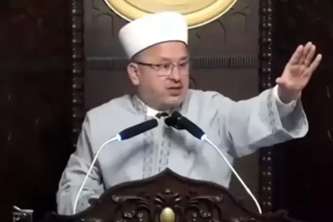 Cuma vaazında müftüye tepki! "Siyaset yapma,  din anlat"