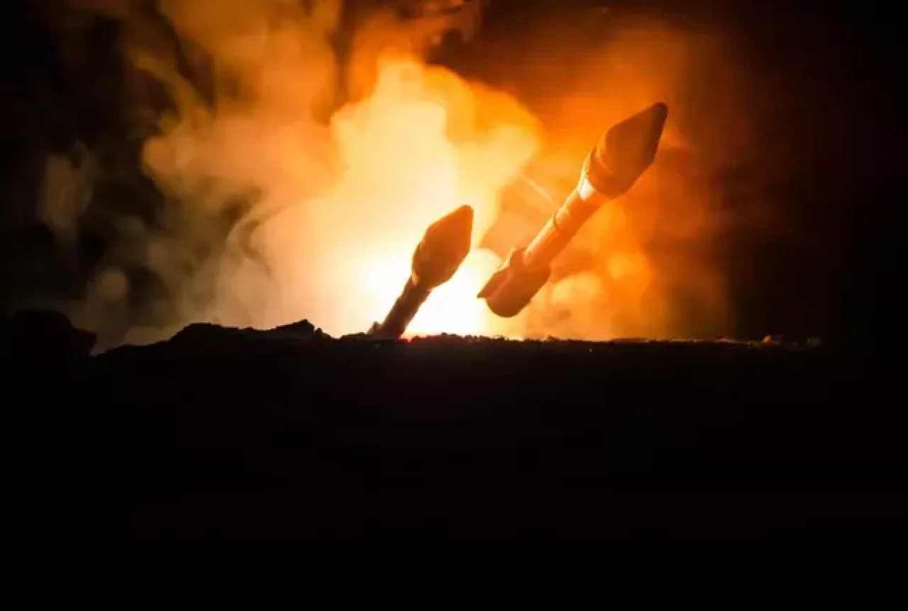 Kuzey Kore'den 2 ülkeyi alarma geçiren balistik füze denemesi