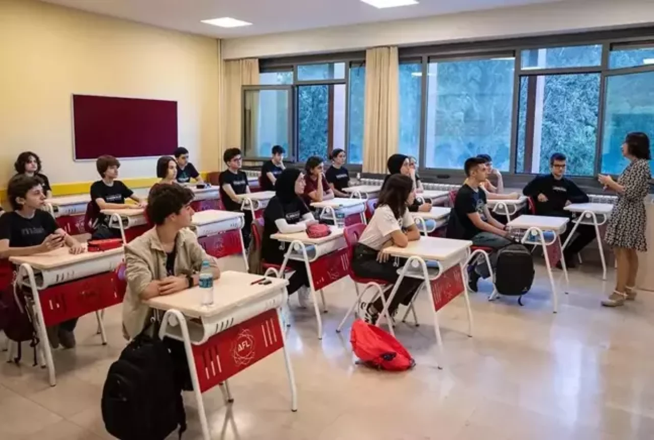 Özel okullarda "ders kitabı" için para ödemek tarihe karışıyor