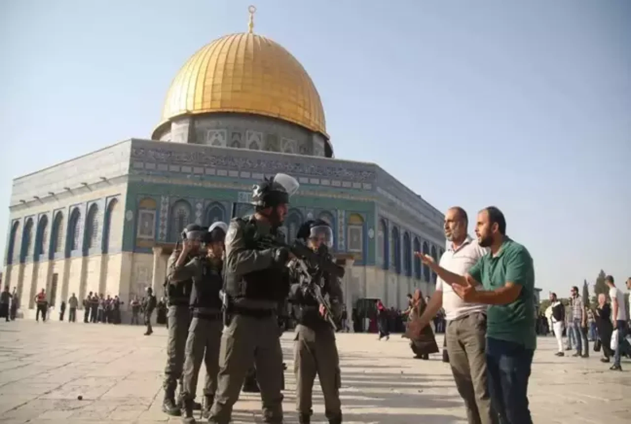 İsrail polisinden Mescid-i Aksa’da Türk turistlere şiddet ve gözaltı!