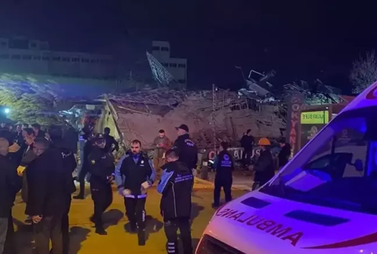 Konya'da 4 katlı bina çöktü: Enkaz altında kalanlar var!