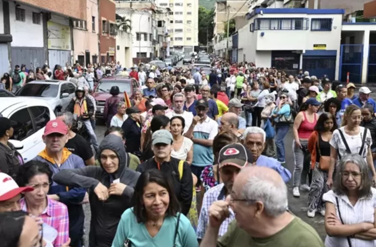 Venezuela ve Paraguay diplomatik ilişkilerini kesti